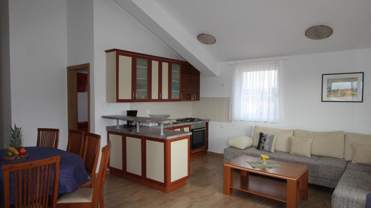 Apartments Vabec Malinska Extérieur photo